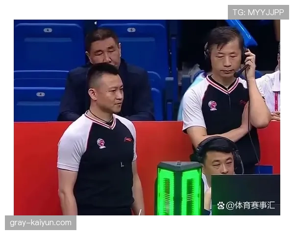 判罚争议：为何看似明显的犯规裁判却未吹哨？